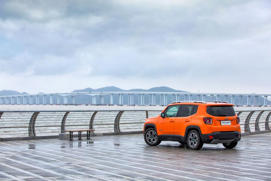  Jeep Renegade Limited (BU) 2016 года  (CN) (фото 6 из 30)